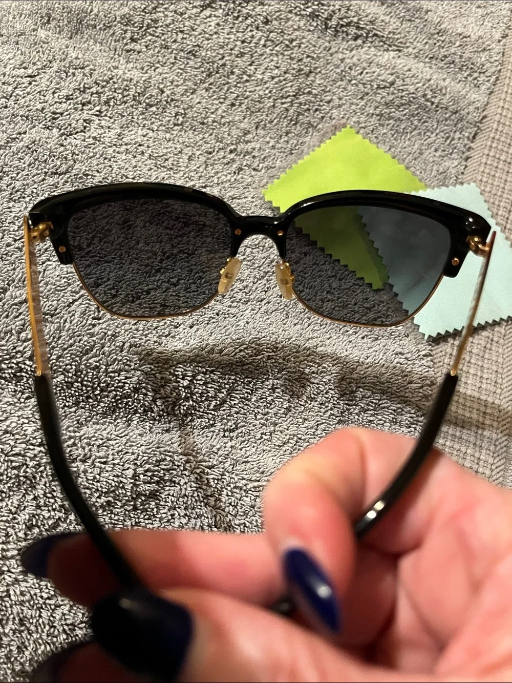 EUC Tory Burch TY6032 polarized Black Frame w/gold tone pattern arms w/Tory case